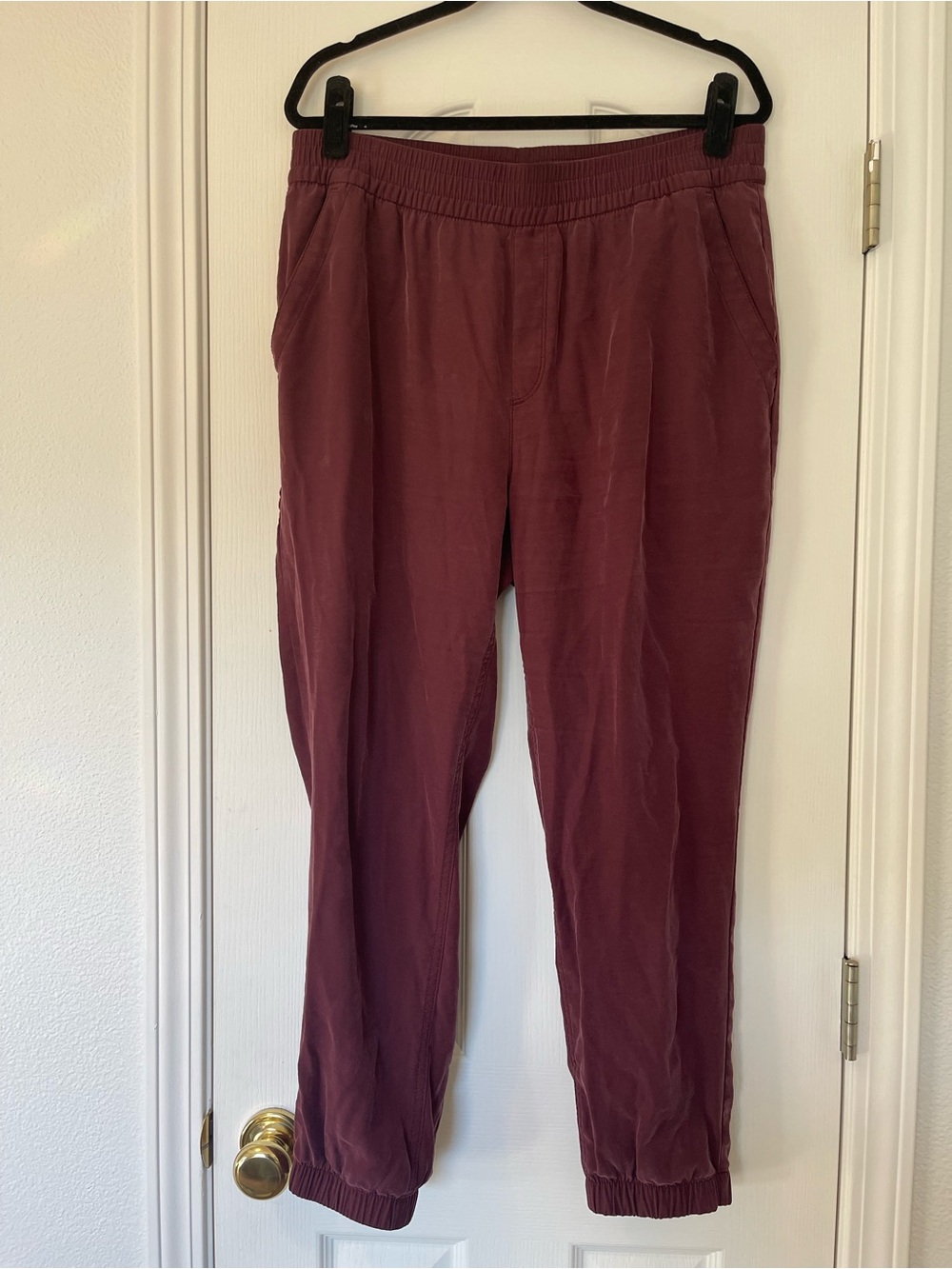 Old Navy Women’s Maroon Elastic-Waist Joggers. Large